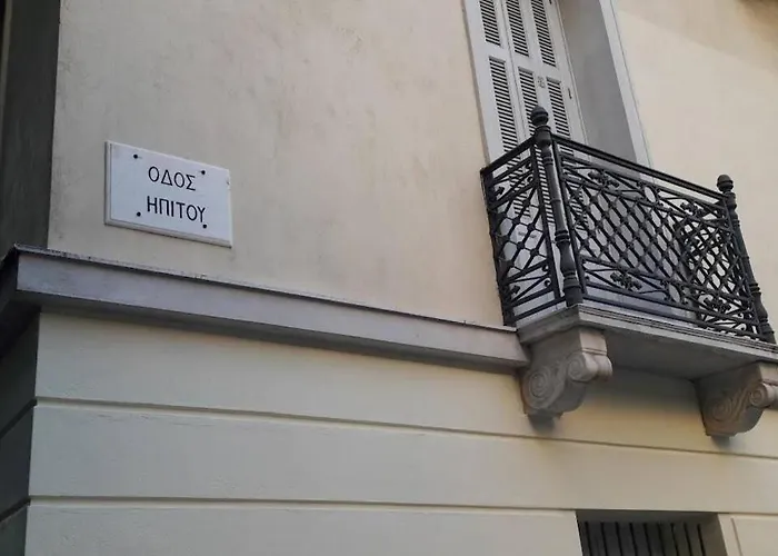 Modern Apartment In Ipitou, Plaka